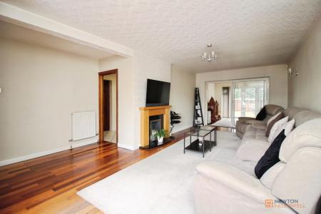 5 bedroom Detached house for sale in Chalvington Close, Leicester, LE5