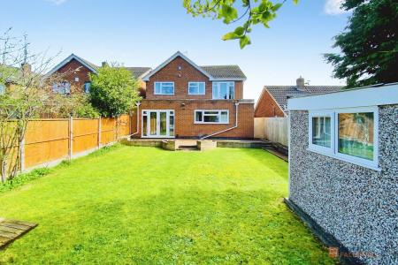 5 bedroom Detached house for sale in Chalvington Close, Leicester, LE5