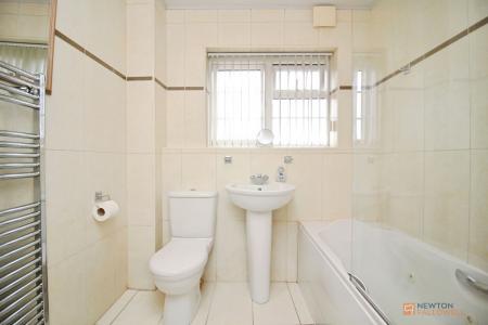 5 bedroom Detached house for sale in Chalvington Close, Leicester, LE5