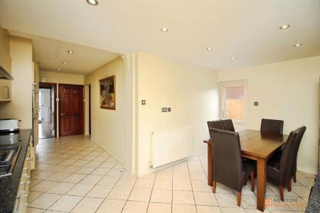 5 bedroom Detached house for sale in Chalvington Close, Leicester, LE5