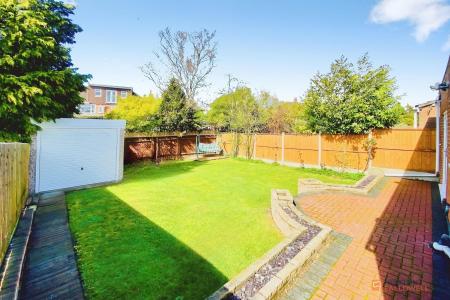 5 bedroom Detached house for sale in Chalvington Close, Leicester, LE5