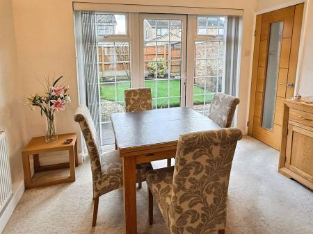 3 bedroom Detached house for sale in Kensington Close, Oadby, LE2