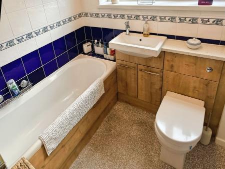 3 bedroom Detached house for sale in Kensington Close, Oadby, LE2