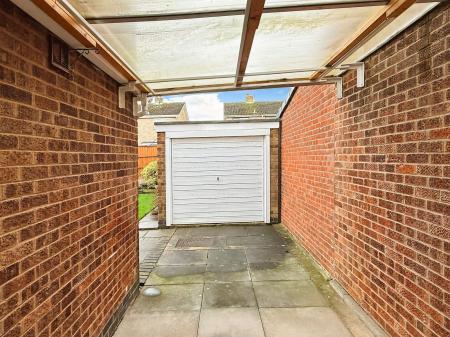 3 bedroom Detached house for sale in Kensington Close, Oadby, LE2