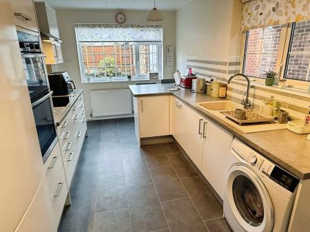 3 bedroom Detached house for sale in Kensington Close, Oadby, LE2