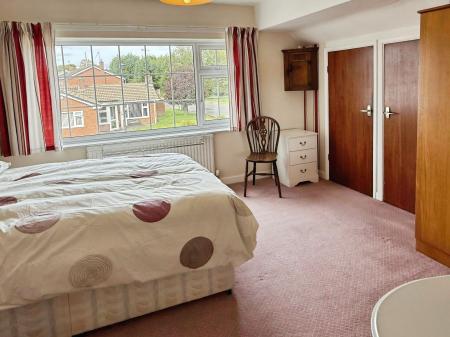 3 bedroom Semi-detached house for sale in Biggin Hill Road, Leicester, LE5