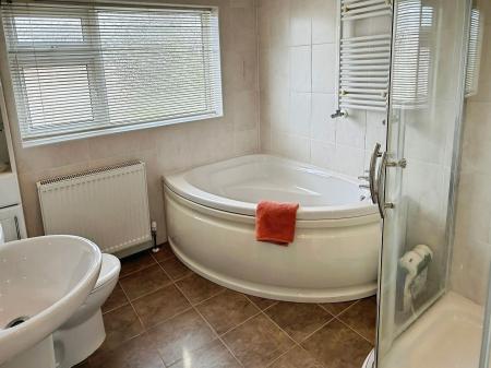 3 bedroom Semi-detached house for sale in Biggin Hill Road, Leicester, LE5