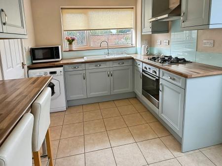 3 bedroom Semi-detached house for sale in Biggin Hill Road, Leicester, LE5