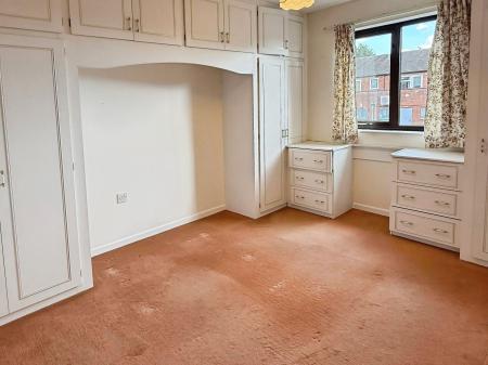 1 bedroom Flat for sale in St. Pauls Close, Oadby, LE2