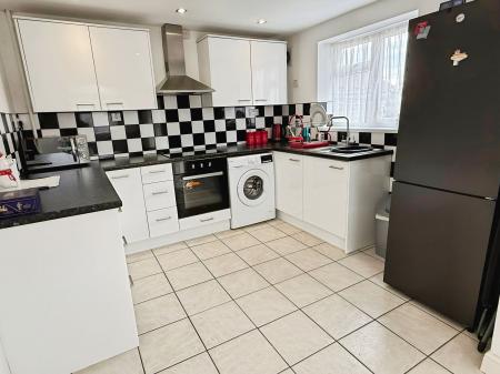 3 bedroom Semi-detached house for sale in Flatholme Road, Leicester, LE5