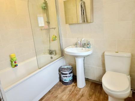 3 bedroom Semi-detached house for sale in Flatholme Road, Leicester, LE5