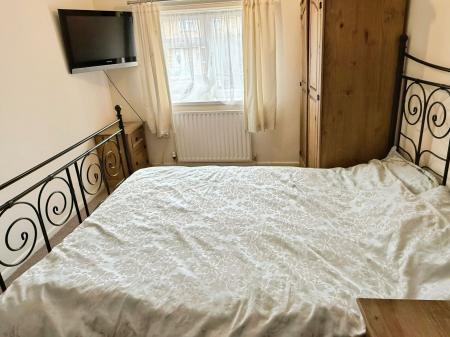 3 bedroom Semi-detached house for sale in Flatholme Road, Leicester, LE5