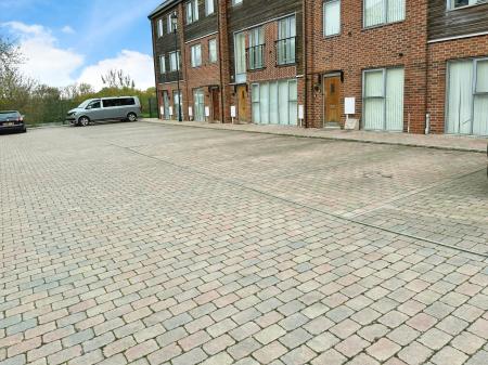2 bedroom Semi-detached house for sale in Sangha Close, Leicester, LE3