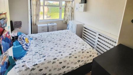 2 bedroom Semi-detached bungalow for sale in Calverton Avenue, Wigston, LE18