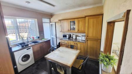 2 bedroom Semi-detached bungalow for sale in Calverton Avenue, Wigston, LE18