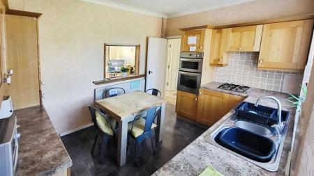 2 bedroom Semi-detached bungalow for sale in Calverton Avenue, Wigston, LE18