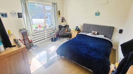 2 bedroom Semi-detached bungalow for sale in Calverton Avenue, Wigston, LE18