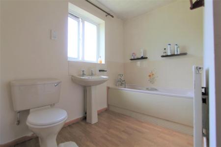 3 bedroom Terraced House for sale in Larchwood Close, Leicester, LE2