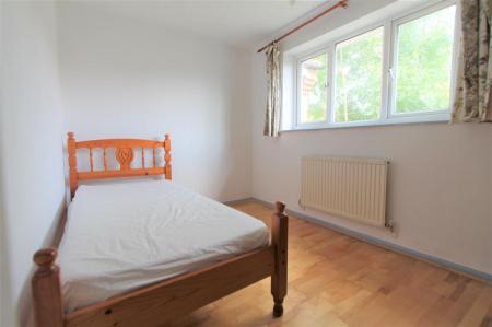3 bedroom Terraced House for sale in Larchwood Close, Leicester, LE2