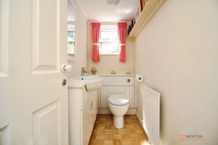 4 bedroom Detached house for sale in Fitzwilliam Close, Oadby, LE2