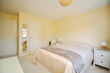 4 bedroom Detached house for sale in Fitzwilliam Close, Oadby, LE2