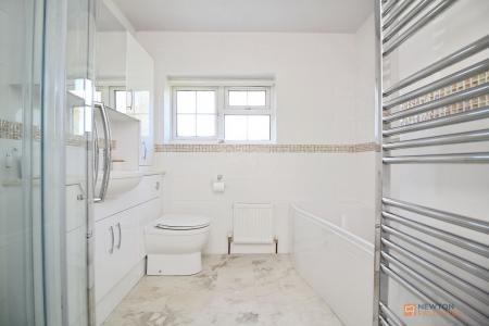 4 bedroom Detached house for sale in Fitzwilliam Close, Oadby, LE2