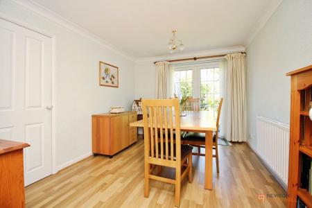 4 bedroom Detached house for sale in Fitzwilliam Close, Oadby, LE2