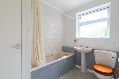 2 bedroom Detached bungalow for sale in Angus Close, Thurnby, LE7