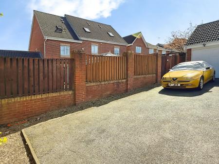 3 bedroom End of terrace house for sale in Richmore Road, Hamilton, LE5