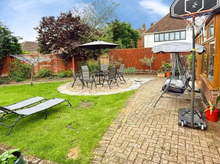 3 bedroom Detached bungalow for sale in Drury Lane, Oadby, LE2