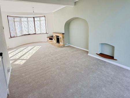 3 bedroom Semi-detached house for sale in Woodnewton Drive, Leicester, LE5
