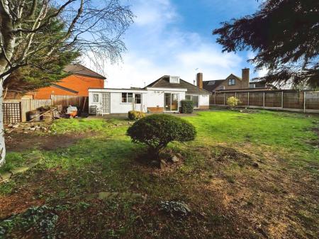 2 bedroom Detached bungalow for sale in Oakside Crescent, Leicester, LE5