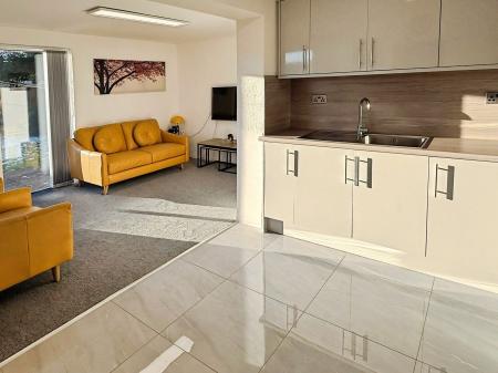 2 bedroom Detached bungalow for sale in Oakside Crescent, Leicester, LE5