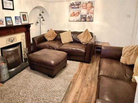 3 bedroom Semi-detached house for sale in Uplands Road, Oadby, LE2
