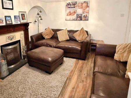 3 bedroom Semi-detached house for sale in Uplands Road, Oadby, LE2