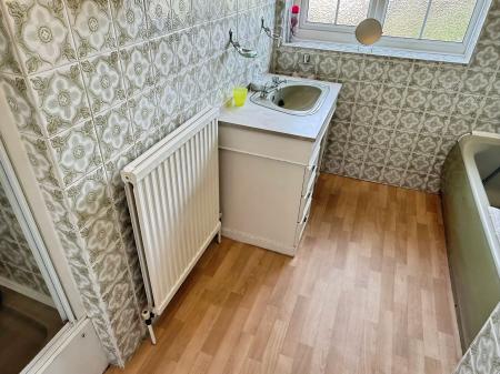 4 bedroom Detached house for sale in Rectory Gardens, Leicester, LE2