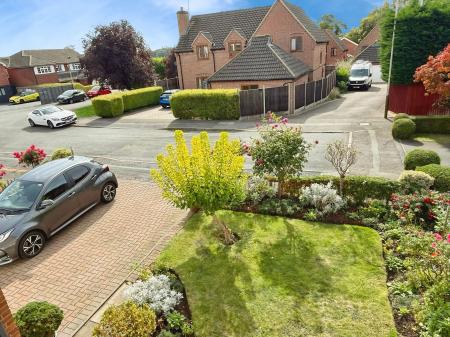 4 bedroom Detached house for sale in Rectory Gardens, Leicester, LE2