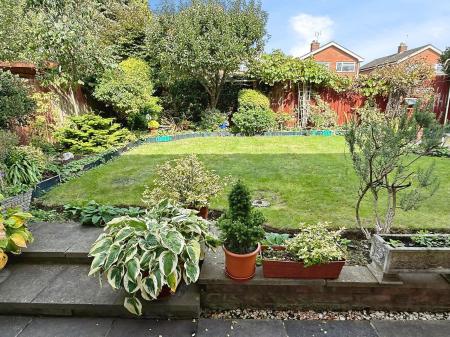 4 bedroom Detached house for sale in Rectory Gardens, Leicester, LE2