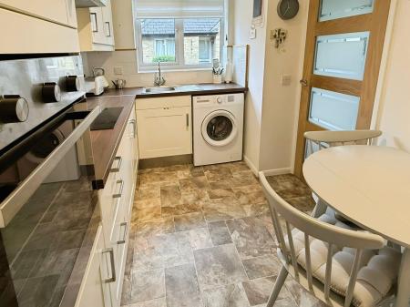 2 bedroom Terraced bungalow for sale in London Road, Leicester, LE2