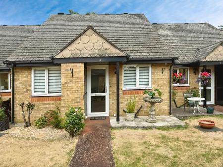 2 bedroom Terraced bungalow for sale in London Road, Leicester, LE2