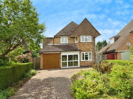 4 bedroom Detached house for sale in Hill Way, Oadby, LE2