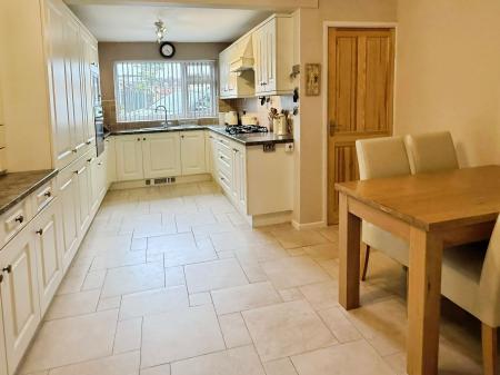 3 bedroom Detached house for sale in Chater Close, Leicester, LE5