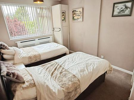 3 bedroom Detached house for sale in Chater Close, Leicester, LE5