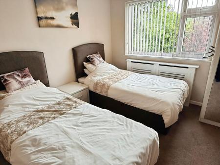 3 bedroom Detached house for sale in Chater Close, Leicester, LE5