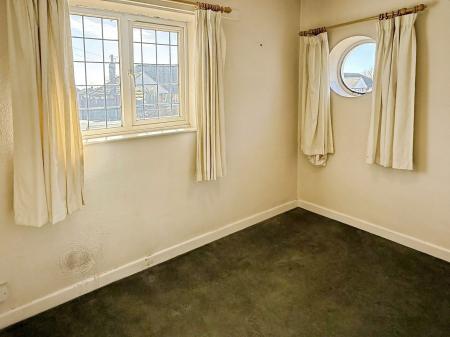 2 bedroom Semi-detached bungalow for sale in Foxhunter Drive, Oadby, LE2