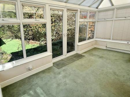 2 bedroom Semi-detached bungalow for sale in Foxhunter Drive, Oadby, LE2