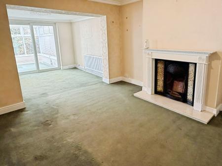2 bedroom Semi-detached bungalow for sale in Foxhunter Drive, Oadby, LE2