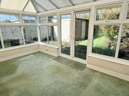 2 bedroom Semi-detached bungalow for sale in Foxhunter Drive, Oadby, LE2