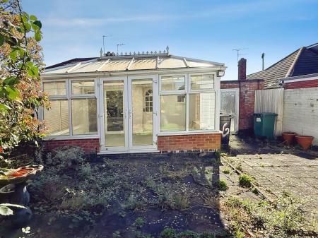 2 bedroom Semi-detached bungalow for sale in Foxhunter Drive, Oadby, LE2