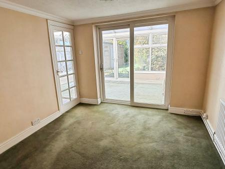 2 bedroom Semi-detached bungalow for sale in Foxhunter Drive, Oadby, LE2